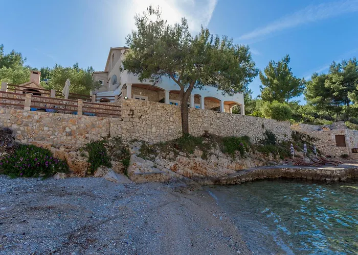 Zastupac 8761a Hvar Town